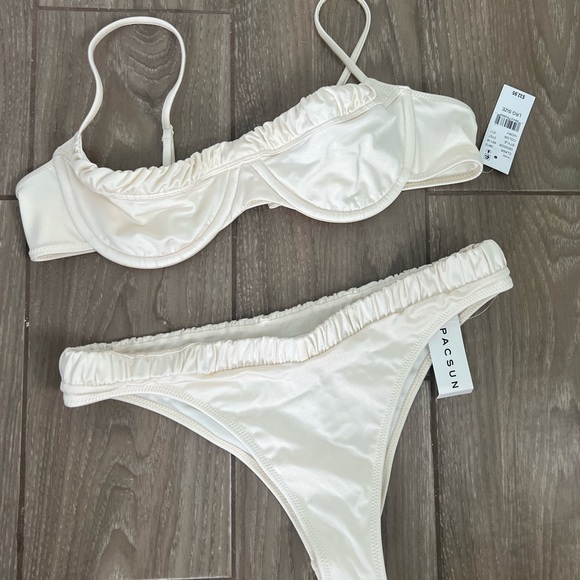 Ivory underwire bikini - Picture 3 of 8